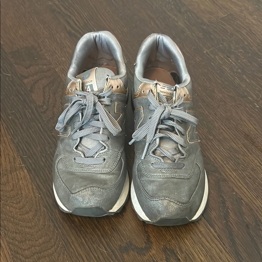 New Balance Gray Sneakers with Suede and Mesh Design